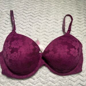 Shiny strap lace vs pink bra